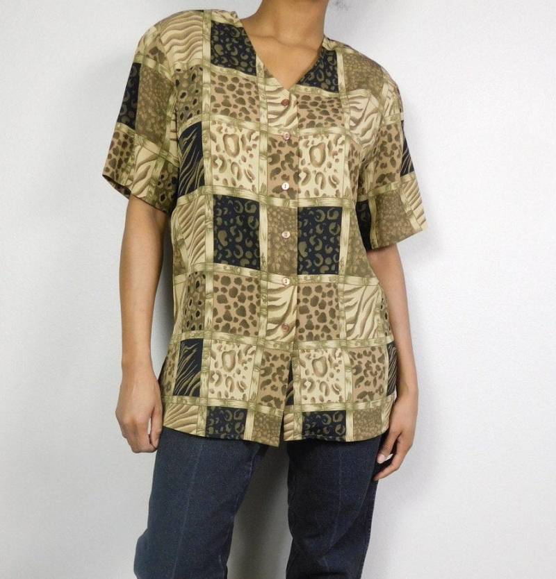 Vintage 80Er Jahre Notations Braun Schwarz Tier Gepard Leopard Muster Patchwork Button Up Boxy Kurzarm Shirt Top Bluse Gr. L von WearingMeOutVtg