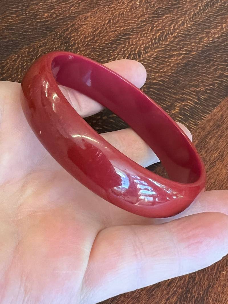 Rostroter 1950Er Bakelit Armreif von WearingRetro