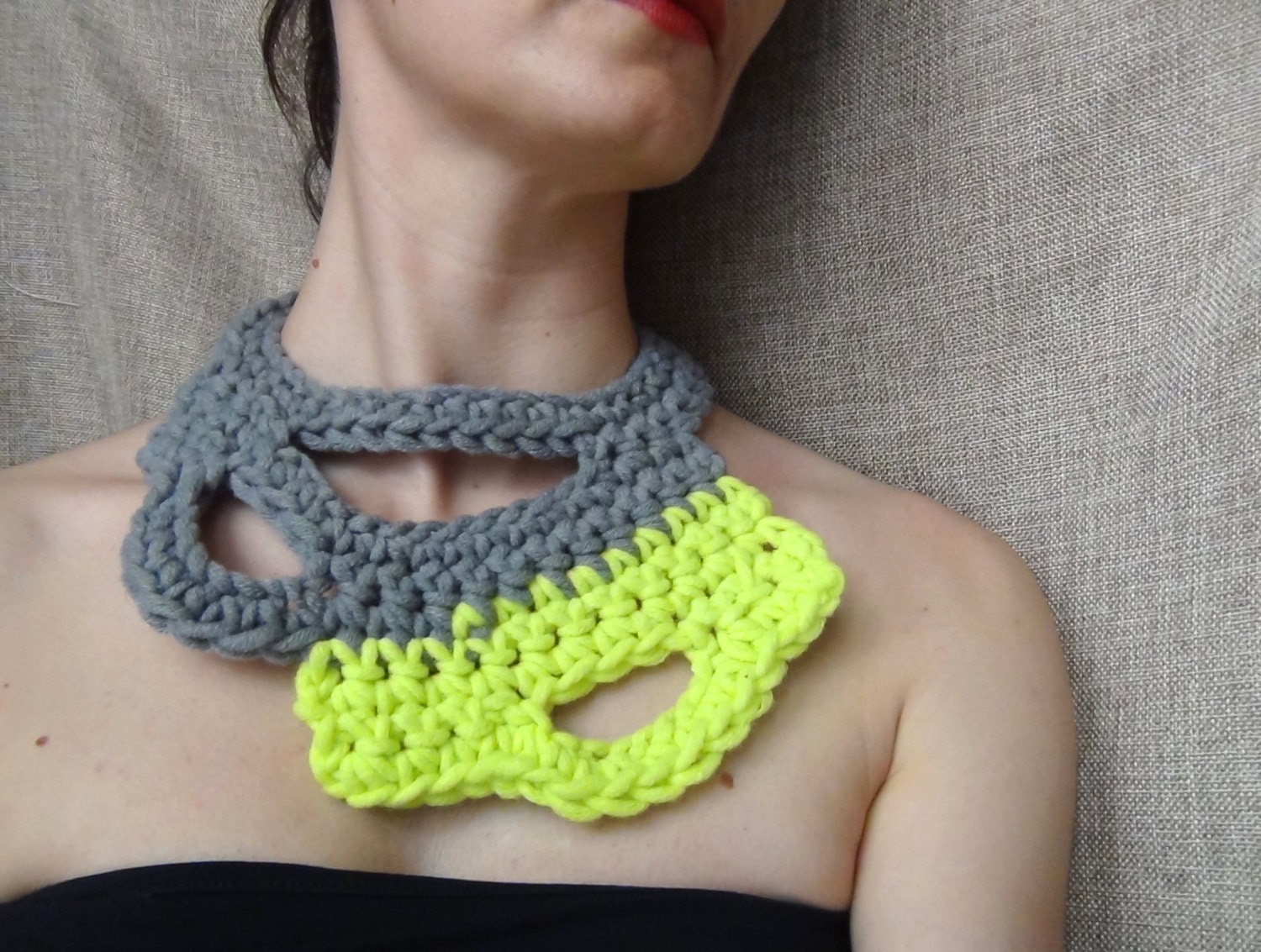 Gehäkelte Halskette, Sperrgarnitur, Freiform Gehäkelt, Graues Neongarn, Chunky Statement Schmuck von WearitCrochet