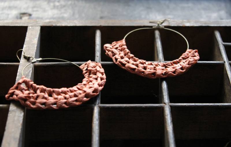 Häkeln Ohrringe, Raffia, Staubig Rosa, Creolen, Garn Ohrringe Häkeln Ohrringe, Raffia, Staubig Rosa, Creolen, Garn Ohrringe von WearitCrochet