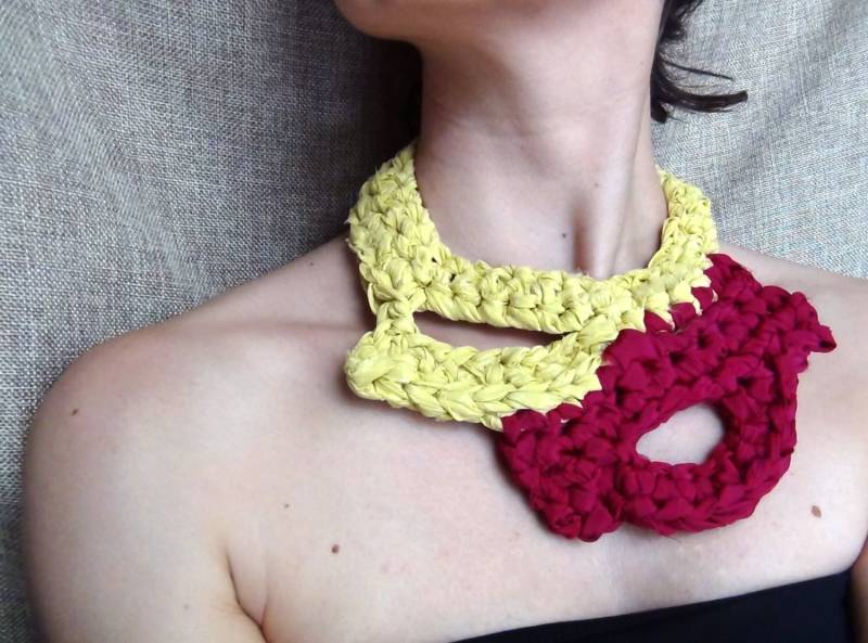 Seide Garn Halskette, Häkeln, Freiform-Häkeln, Anweisung Schmuck, Gelb Rot Halskette von WearitCrochet