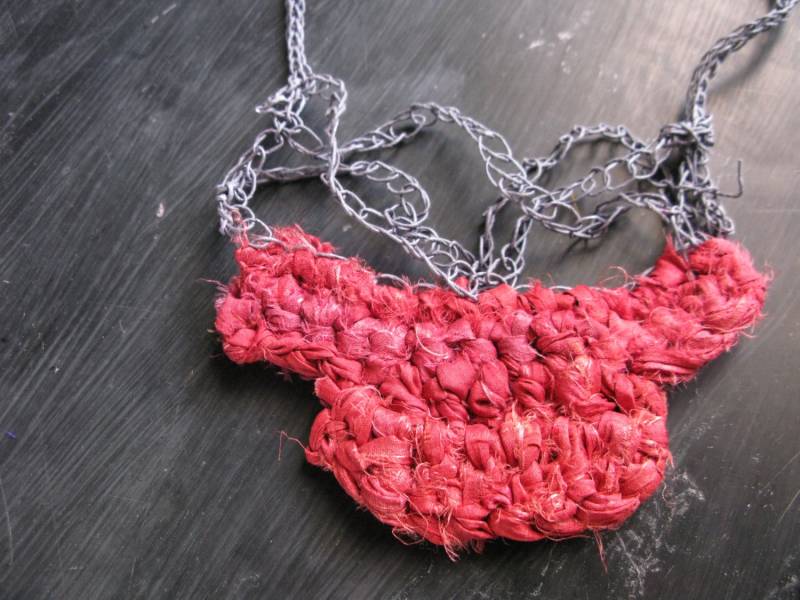 Seide Garn Schmuck, Halskette, Papiergarn, Rot-Blau, Häkeln Bib Halskette von WearitCrochet