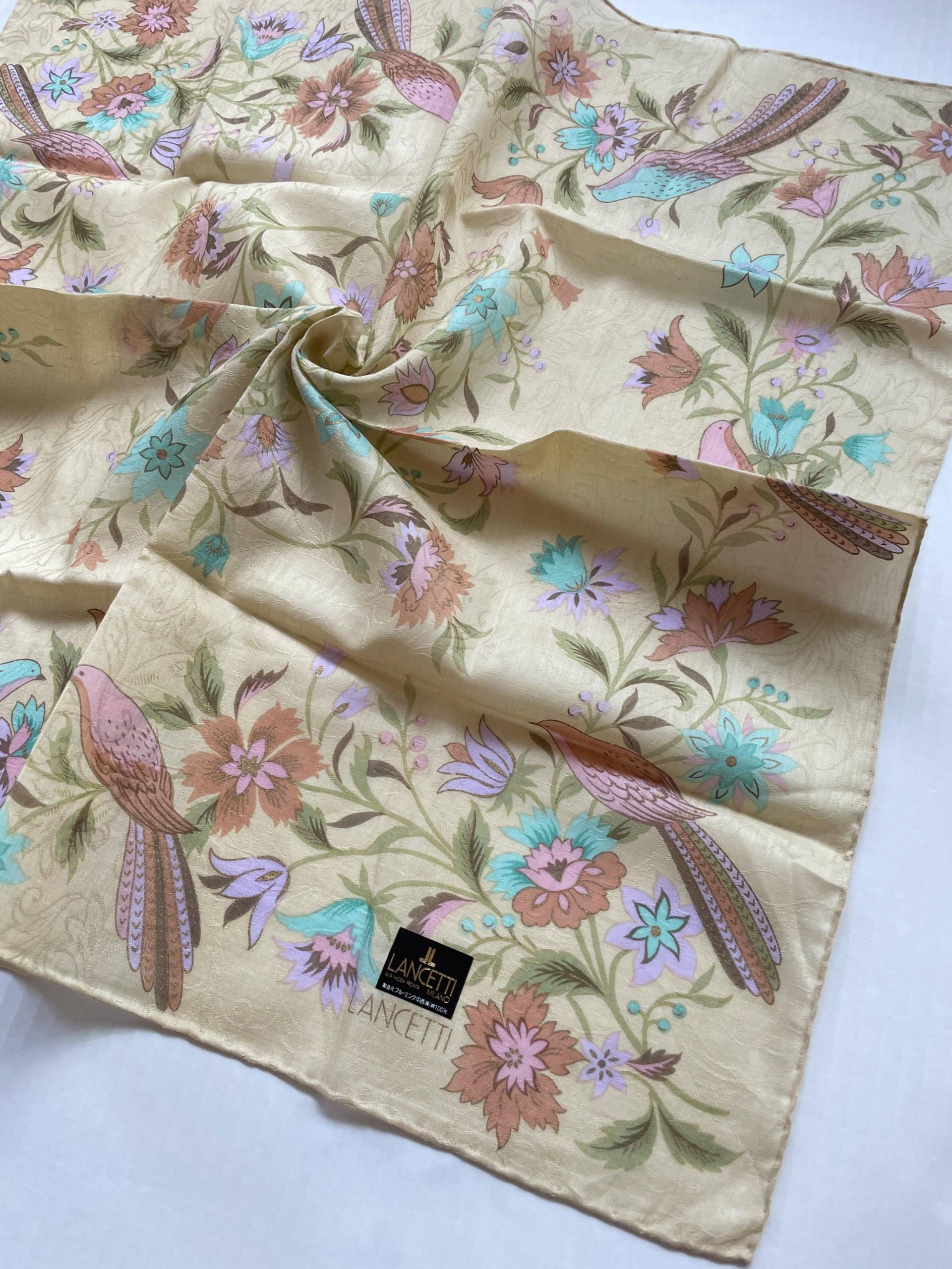 Vintage Lancetti Blumen Und Vögel Muster, Baumwolle Taschentuch/Schal, Aus Japan 52 cm52 cm Vintage Lancetti Blumen Und Vögel Muster, Baumwolle Taschentuch/Schal, Aus Japan 52 cm52 cm von WeaveEchoes