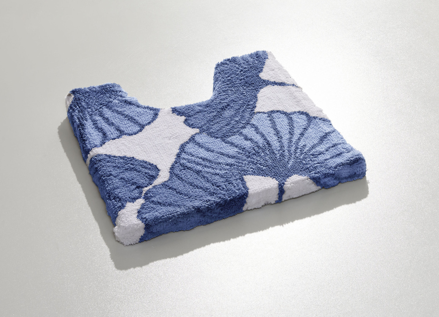 Badgarnitur mit Ginkgoblätter-Motiv, Größe 108 (Stand-WC-Vorleger, 50/ 50 cm), Blau von Webana