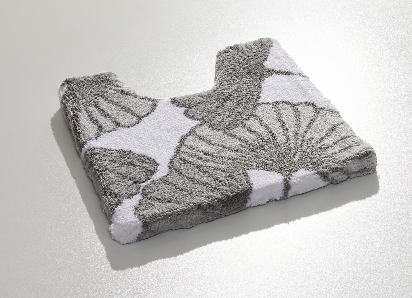 Badgarnitur mit Ginkgoblätter-Motiv, Größe 108 (Stand-WC-Vorleger, 50/ 50 cm), Grau von Webana