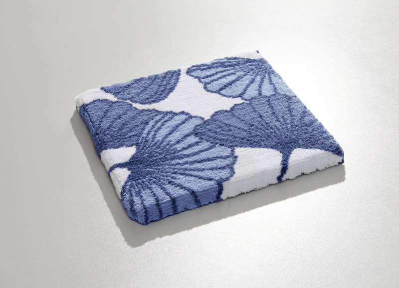 Badgarnitur mit Ginkgoblätter-Motiv, Größe 109 (Hänge-WC-Vorleger, 50/ 50 cm), Blau von Webana