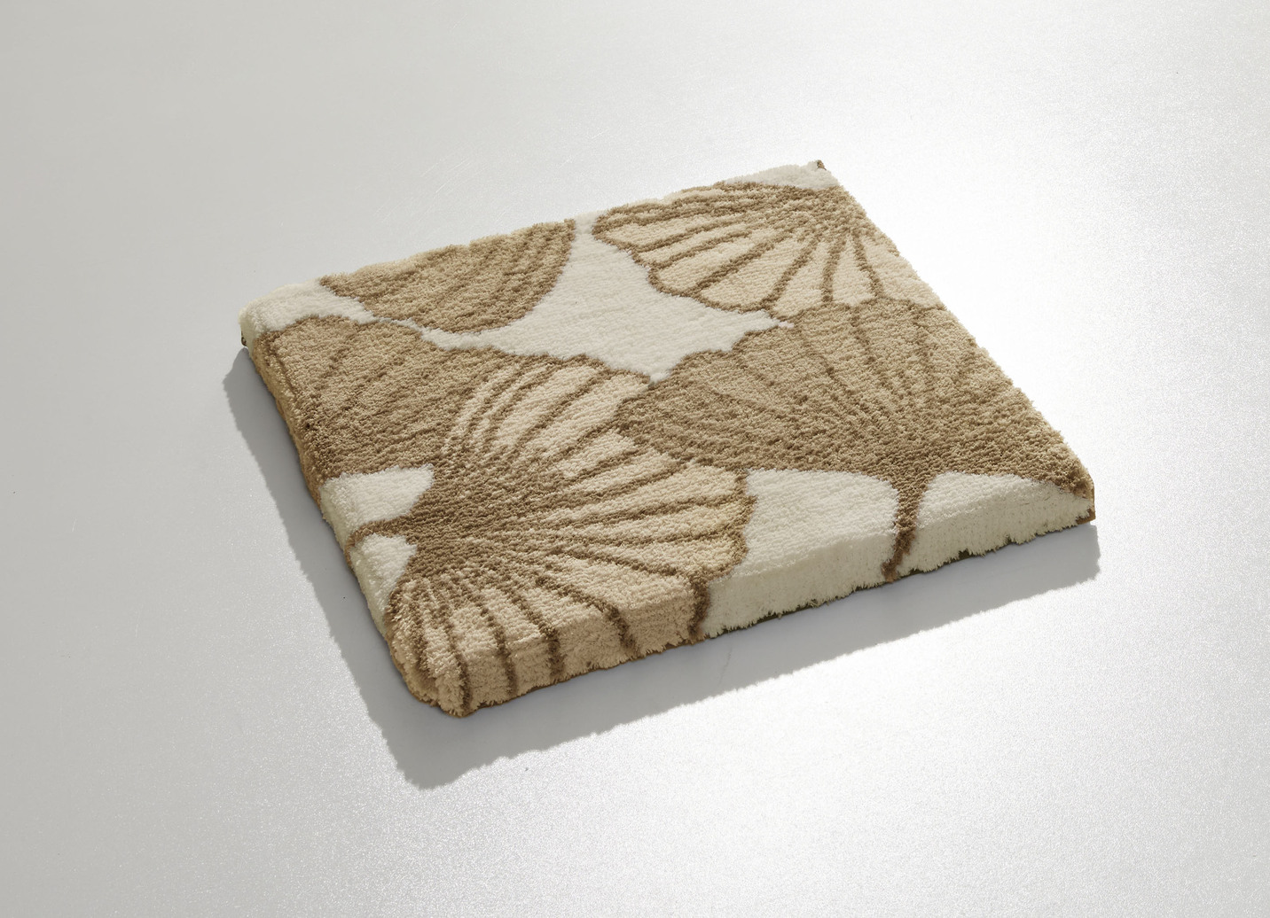 Badgarnitur mit Ginkgoblätter-Motiv, Größe 109 (Hänge-WC-Vorleger, 50/ 50 cm), Cappuccino von Webana