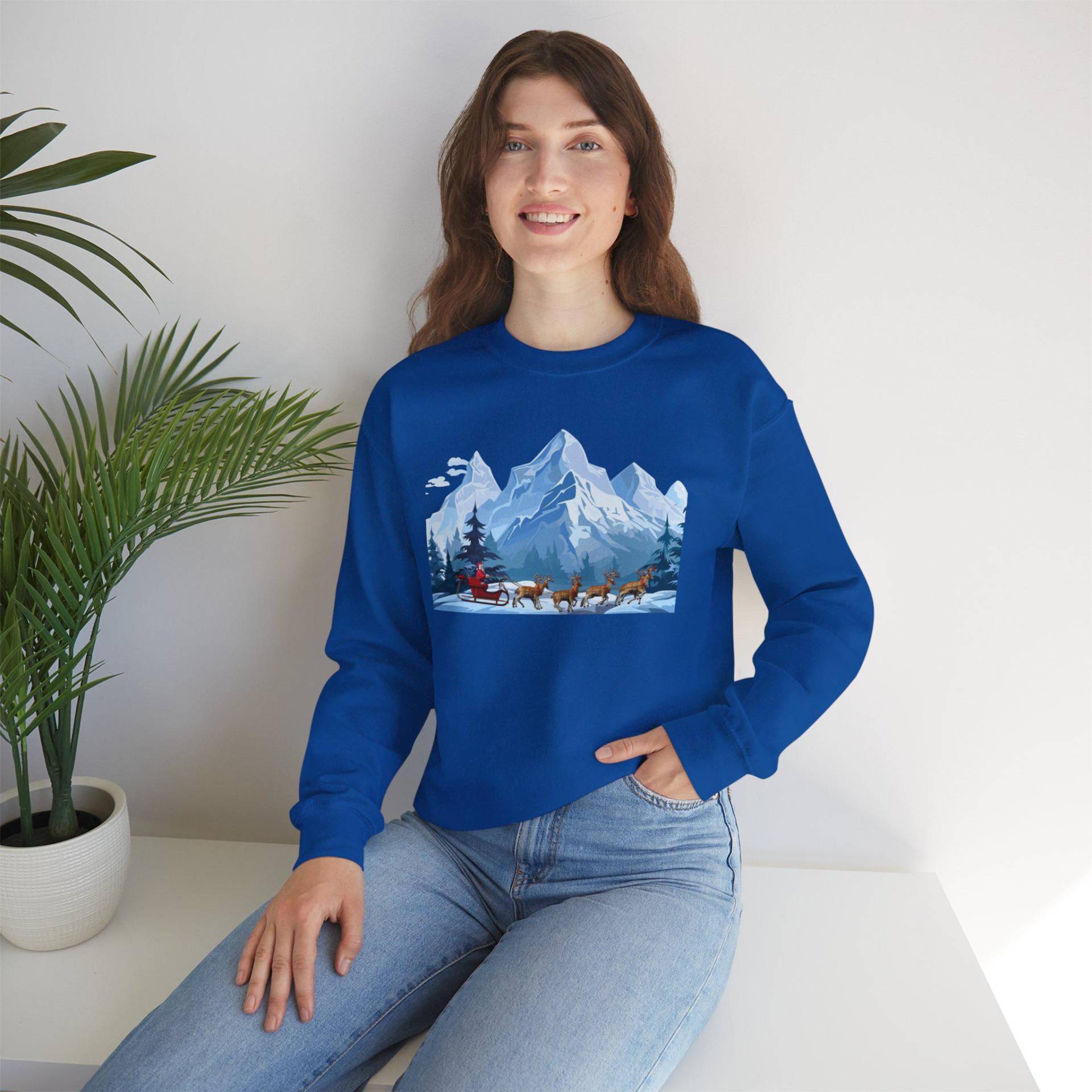 Winter Landscape Santa Clause Sweatshirt Gift For Girls Mums Mountain Christmas Cute Sweater Young People Outdoor Clothes von WebserviceArt