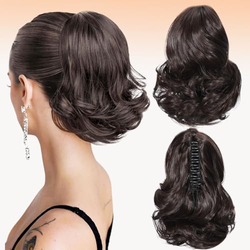 Webshaiy Short Ponytail Extension Pferdeschwanz Verlängerung 30cm Kurz Klaue Clip in Pferdeschwanz Haarverlängerungen Lockig Wellig Haarverlängerungen Synthetisches Haarteil für Frauen Chocolate Brown Webshaiy Short Ponytail Extension Pferdeschwanz Verlängerung 30cm Kurz Klaue Clip in Pferdeschwanz Haarverlängerungen Lockig Wellig Haarverlängerungen Synthetisches Haarteil für Frauen Chocolate Brown von Webshaiy