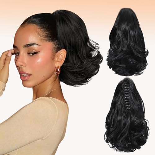 Webshaiy Short Ponytail Extension Pferdeschwanz Verlängerung 30cm Kurz Klaue Clip in Pferdeschwanz Haarverlängerungen Lockig Wellig Haarverlängerungen Synthetisches Haarteil für Frauen Tiefschwarz Webshaiy Short Ponytail Extension Pferdeschwanz Verlängerung 30cm Kurz Klaue Clip in Pferdeschwanz Haarverlängerungen Lockig Wellig Haarverlängerungen Synthetisches Haarteil für Frauen Tiefschwarz von Webshaiy