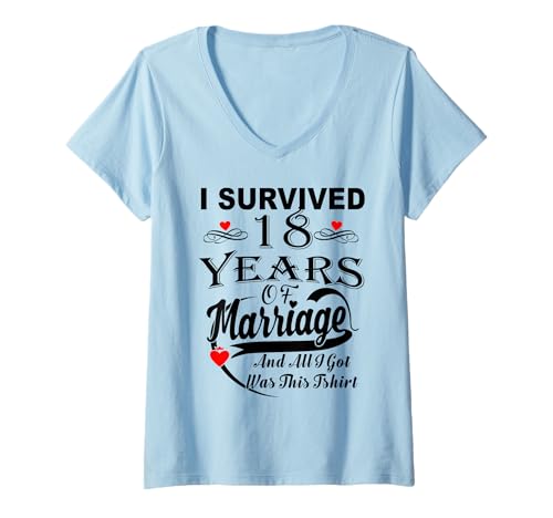 Damen Geschenk zum 18. Hochzeitstag für Frauen Männer Paare T-Shirt mit V-Ausschnitt Damen Geschenk zum 18. Hochzeitstag für Frauen Männer Paare T-Shirt mit V-Ausschnitt von Wedding Anniversary Shirt