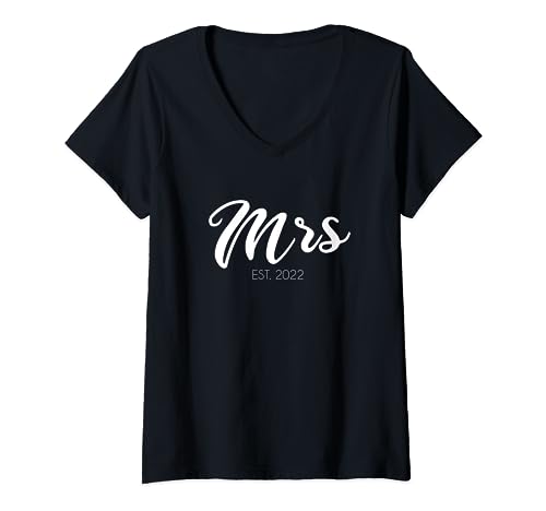 Damen Hochzeit Passende Geschenke Mrs. Est. 2022 Brautgeschenk Braut T-Shirt mit V-Ausschnitt Damen Hochzeit Passende Geschenke Mrs. Est. 2022 Brautgeschenk Braut T-Shirt mit V-Ausschnitt von Wedding & Couple Matching Gift Shop