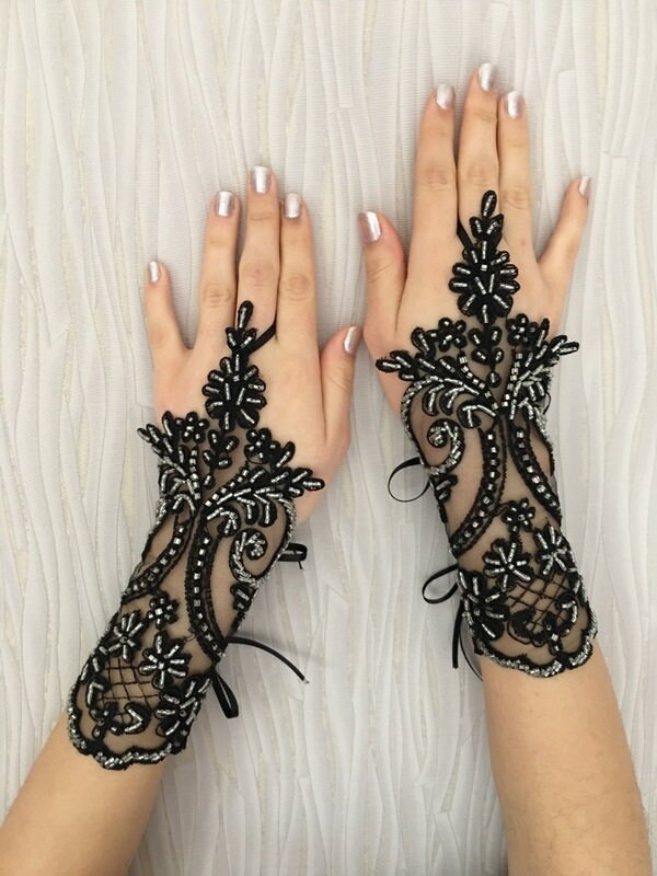 Halloween Handschuhe, Braut Schwarze Spitze Handgemachte Gothic Handschuh, Brauthandschuhe Spitzenhandschuhe, Fingerlose Steampunk von WeddingBarefoot