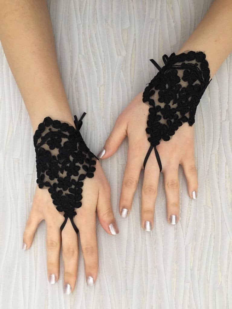 Hochzeit Braut Handschuhe, Schwarzer Spitzenhandschuhe Handgefertigt, Spitze Gothic Handschuhe Fingerlose Steampunk von WeddingBarefoot