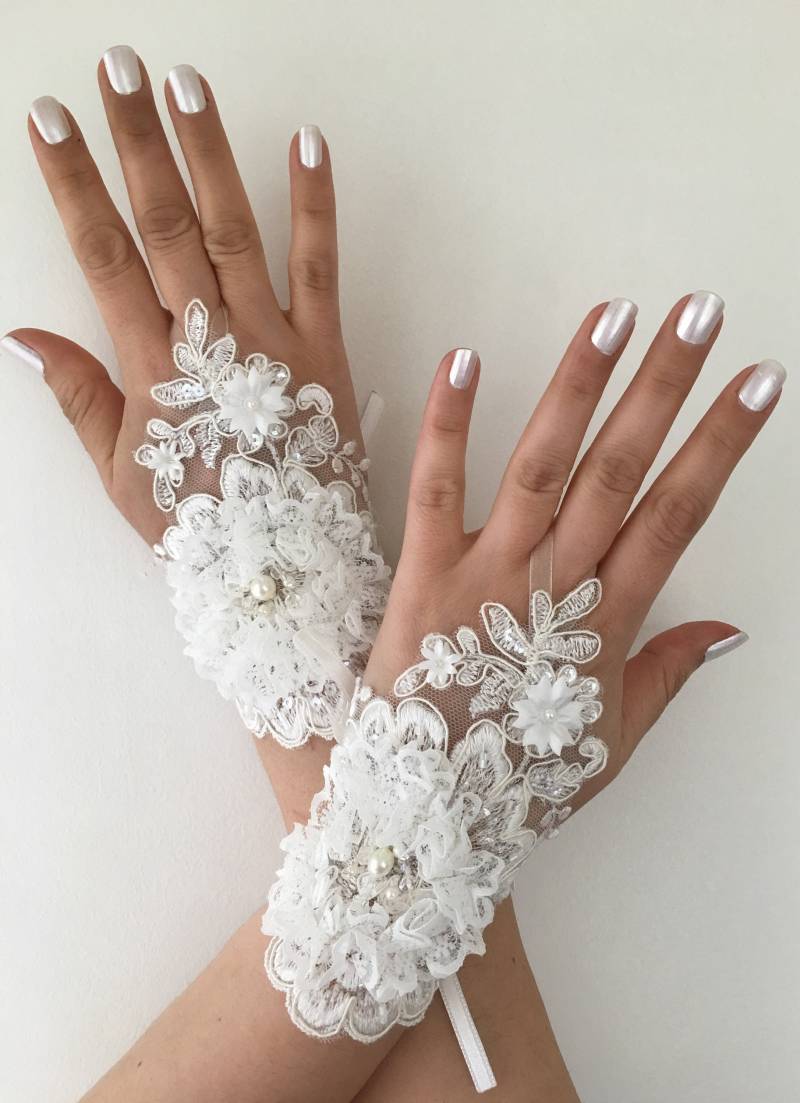 Hochzeit Handschuhe, Braut Elfenbein Spitze Handgemachte Handschuh Handschuhe Spitzenhandschuhe Fingerlose von WeddingBarefoot