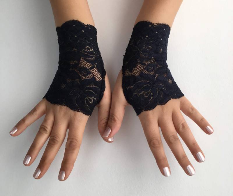 Hochzeit Handschuhe, Marine Blau Spitze Handgemachte Goth Braut Handschuh Handschuhe Fingerlose Steampunk von WeddingBarefoot