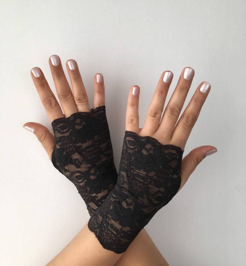 Hochzeit Handschuhe, Smoky Black Spitzenhandschuhe, Handgefertigte Handschuhe Spitze Gothic Braut Fingerlose Steampunk von WeddingBarefoot