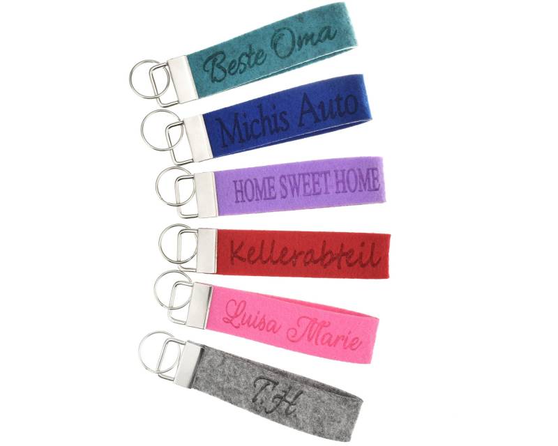 Schlüsselanhänger Graviert Mit Individuellem Text in 27 Filz-Farben - Text, Personalisiert, Gravur Name Wunschtext Schlüsselband Schlüsselanhänger Graviert Mit Individuellem Text in 27 Filz-Farben - Text, Personalisiert, Gravur Name Wunschtext Schlüsselband von WeddingManiaShop