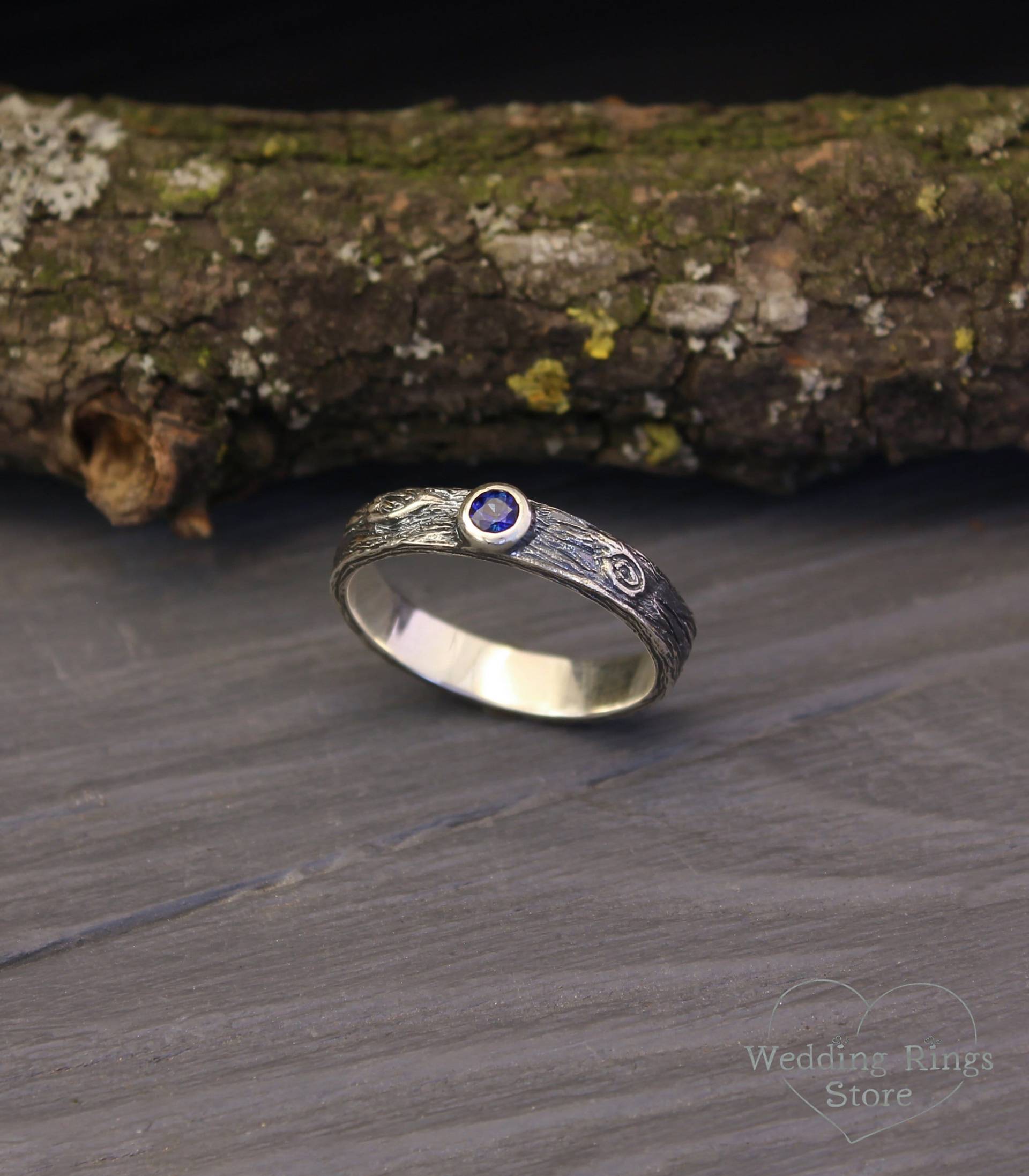 Einzigartiger Natursilberring Mit Exquisitem Saphirstein, Baumrindenband Für Frau Und Mann Blauem Edelstein, Einzigartiges Haltbares Ehering von WeddingRingsStore