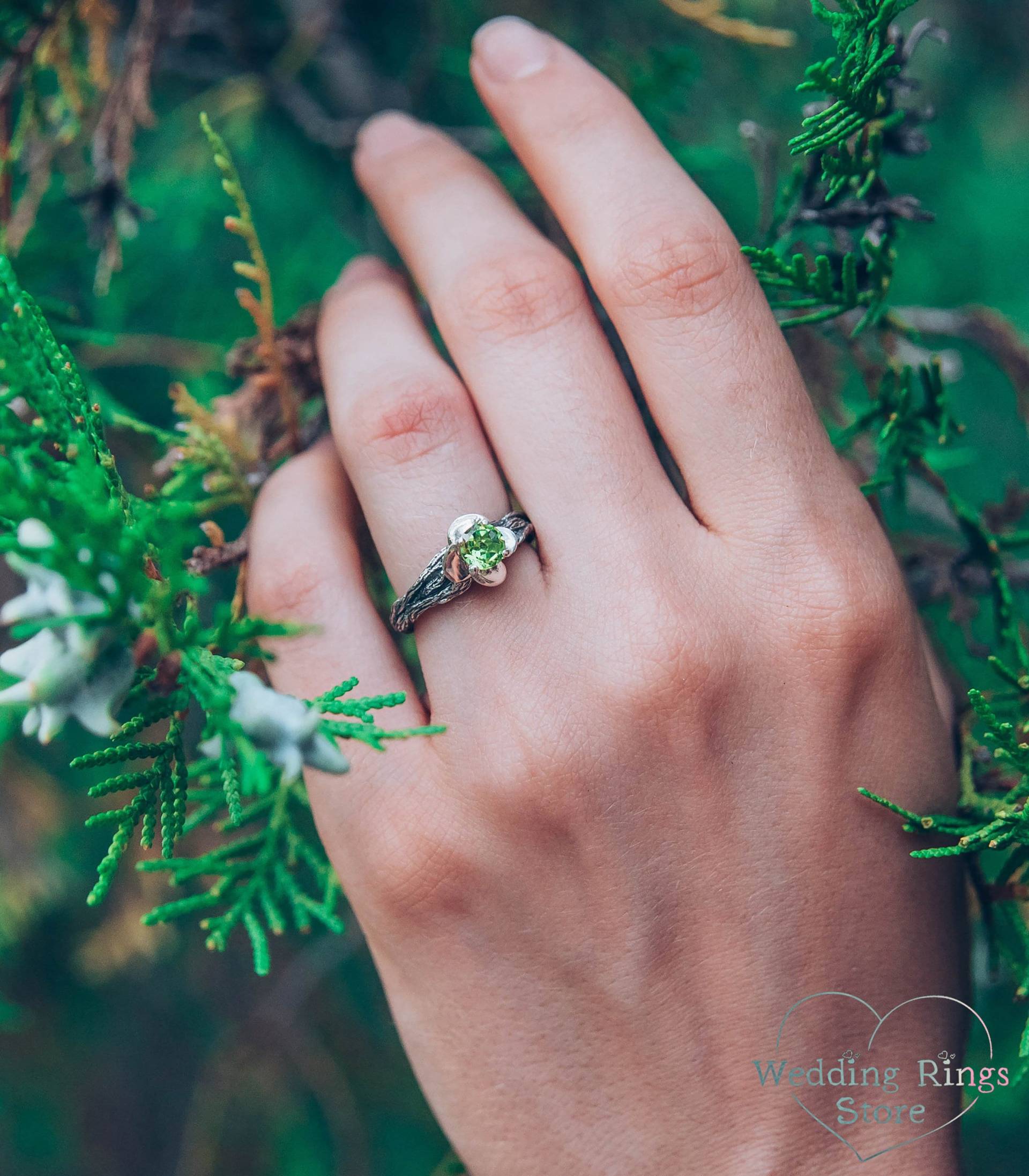 Silber Einzigartiger Natürlicher Peridot Ring in Blumenthema, Baumzweigring Mit Grüner Blume & Silbernen Blütenblättern Verziert Ihre Hand Silber Einzigartiger Natürlicher Peridot Ring in Blumenthema, Baumzweigring Mit Grüner Blume & Silbernen Blütenblättern Verziert Ihre Hand von WeddingRingsStore