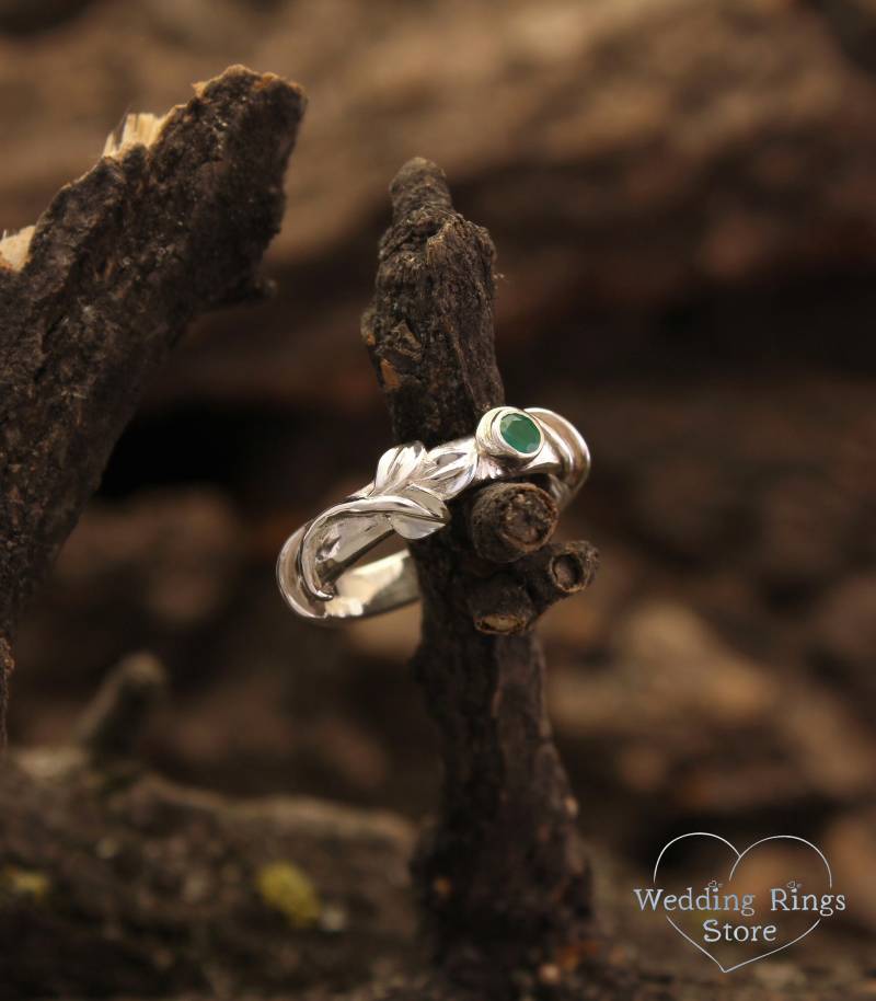 Smaragd Grüner Verlobungsring, Verlobungsring Für Frauen, Zierlicher Ring Mit Grünem Edelstein Als Geschenk Geliebte, Mutter, Schwester von WeddingRingsStore