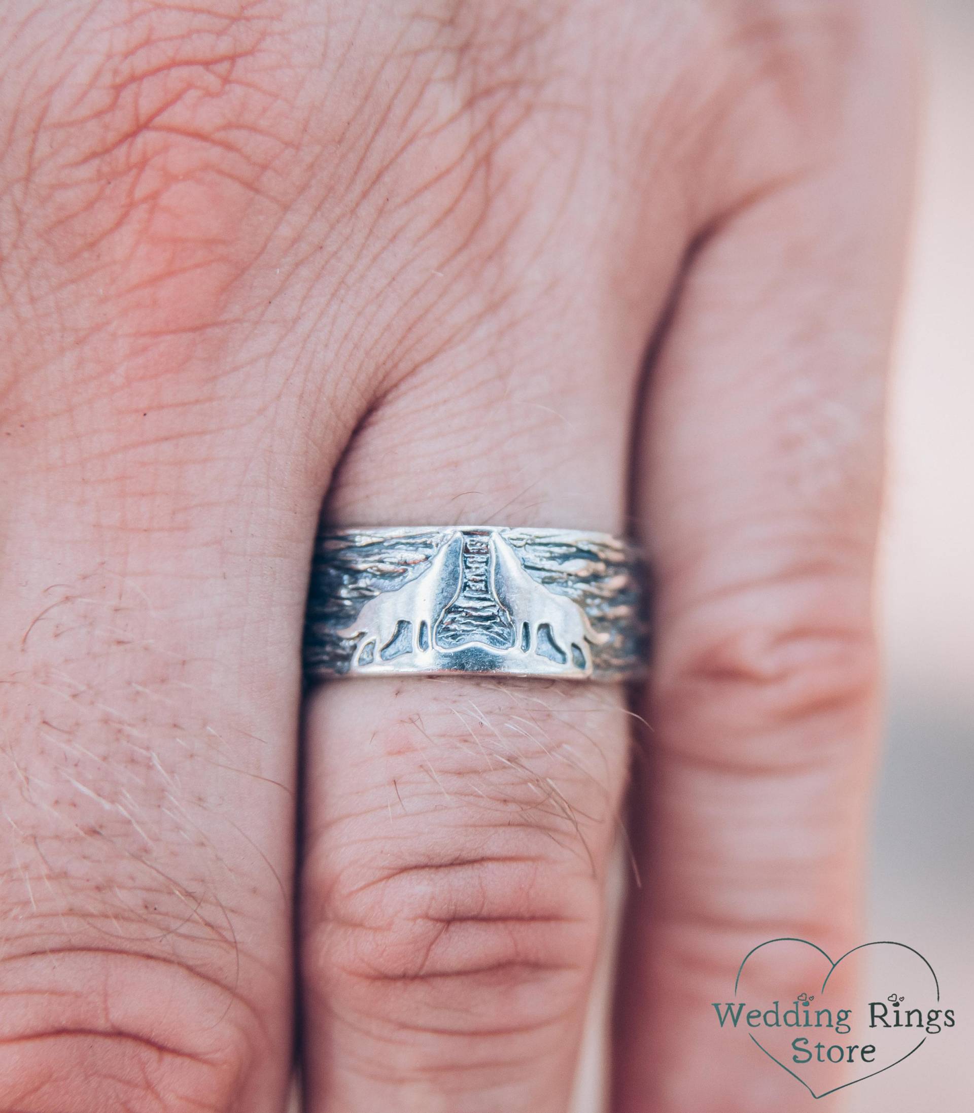 Zwei Wölfe Silber Band Ring Baumrinde & Tiere Einzigartiger Herren Ehering Im Holz Stil Wild Nature Mann Geschenk Von Frau von WeddingRingsStore