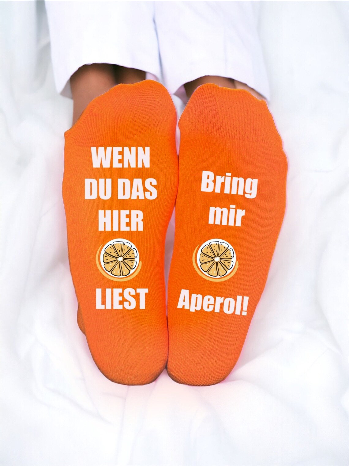 Muttertag - Geschenk Auszeitsocken „Bring Mir Aperol", Entspannung, Sprüchesocken Muttertag - Geschenk Auszeitsocken „Bring Mir Aperol", Entspannung, Sprüchesocken von WeddingtreeShop