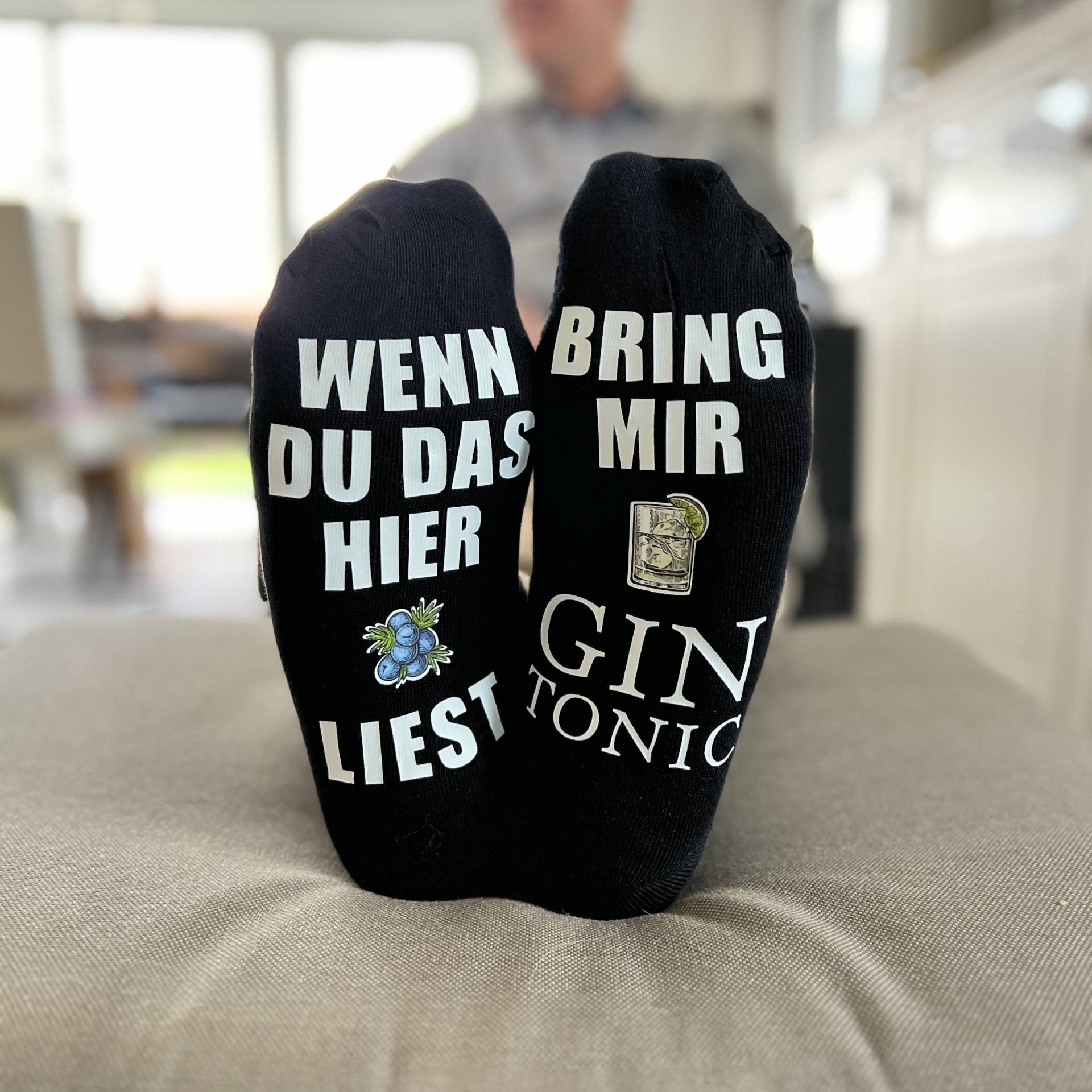Vatertag - Geschenk Auszeitsocken „Bring Mir Gin Tonic", Entspannung, Sprüche Socken Vatertag - Geschenk Auszeitsocken „Bring Mir Gin Tonic", Entspannung, Sprüche Socken von WeddingtreeShop