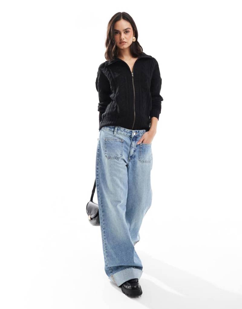 Wednesday's Girl - Cardigan in Schwarz mit Zopfstrickmuster und Reißverschluss von Wednesday's Girl