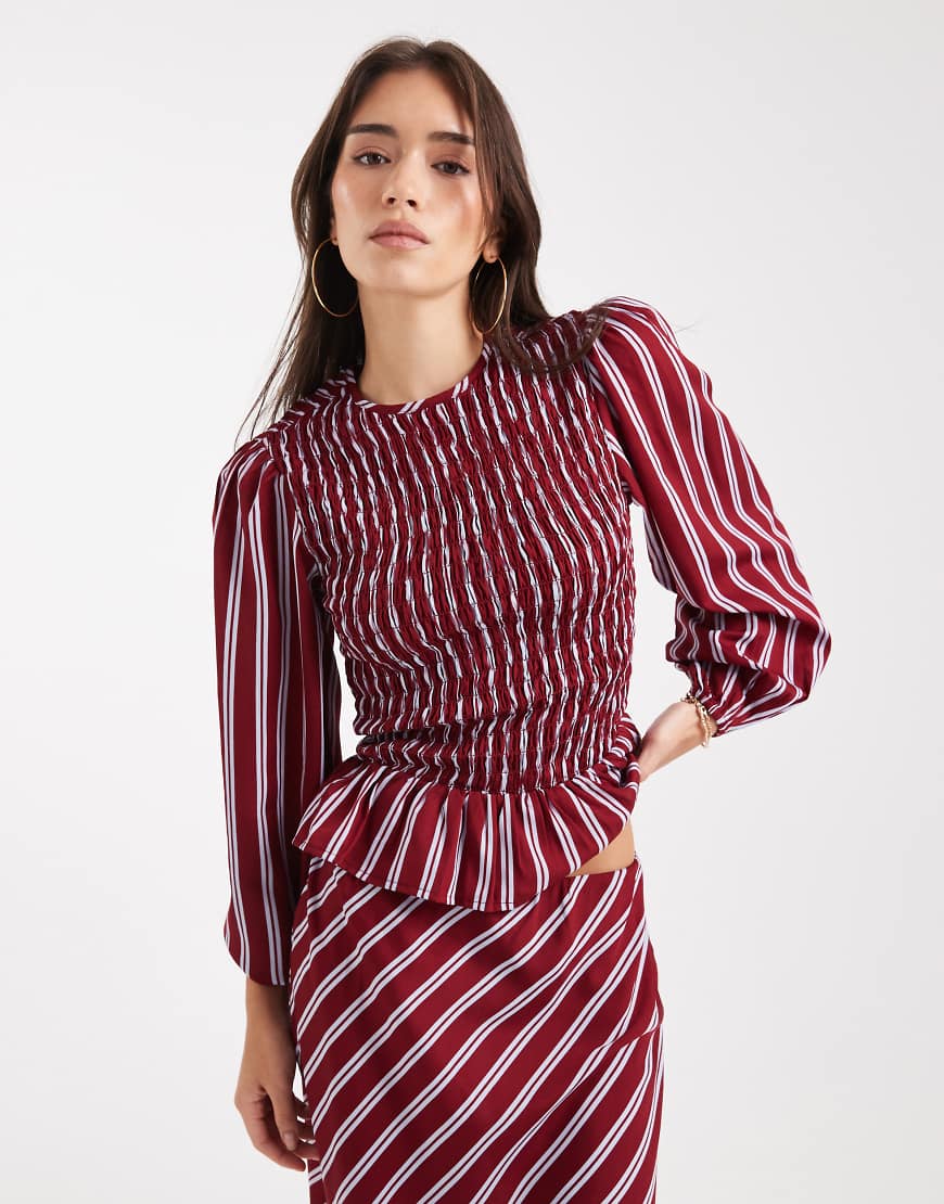 Wednesday's Girl - Gesmokte Bluse in Burgunderrot und Marineblau mit Streifen und langen Puffärmeln-Weiß Wednesday's Girl - Gesmokte Bluse in Burgunderrot und Marineblau mit Streifen und langen Puffärmeln-Weiß von Wednesday's Girl