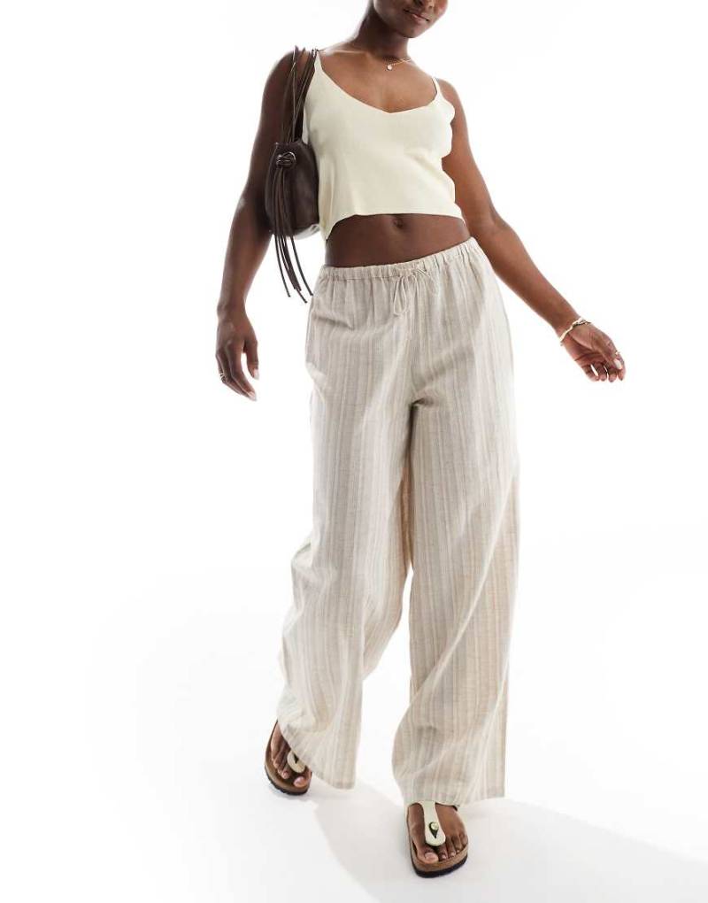 Wednesday's Girl - Gestreifte Leinenhose in Beige mit weitem Bein-Neutral von Wednesday's Girl