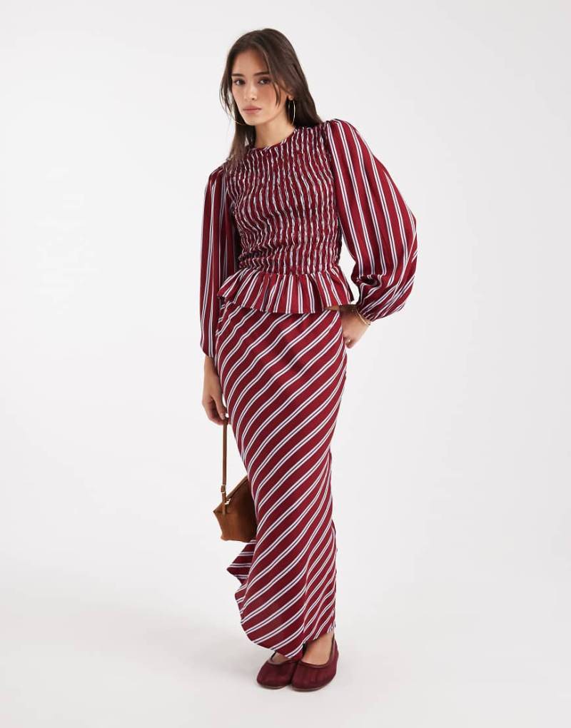 Wednesday's Girl - Gestreifter Midaxi-Rock in Marineblau und Burgunderrot von Wednesday's Girl