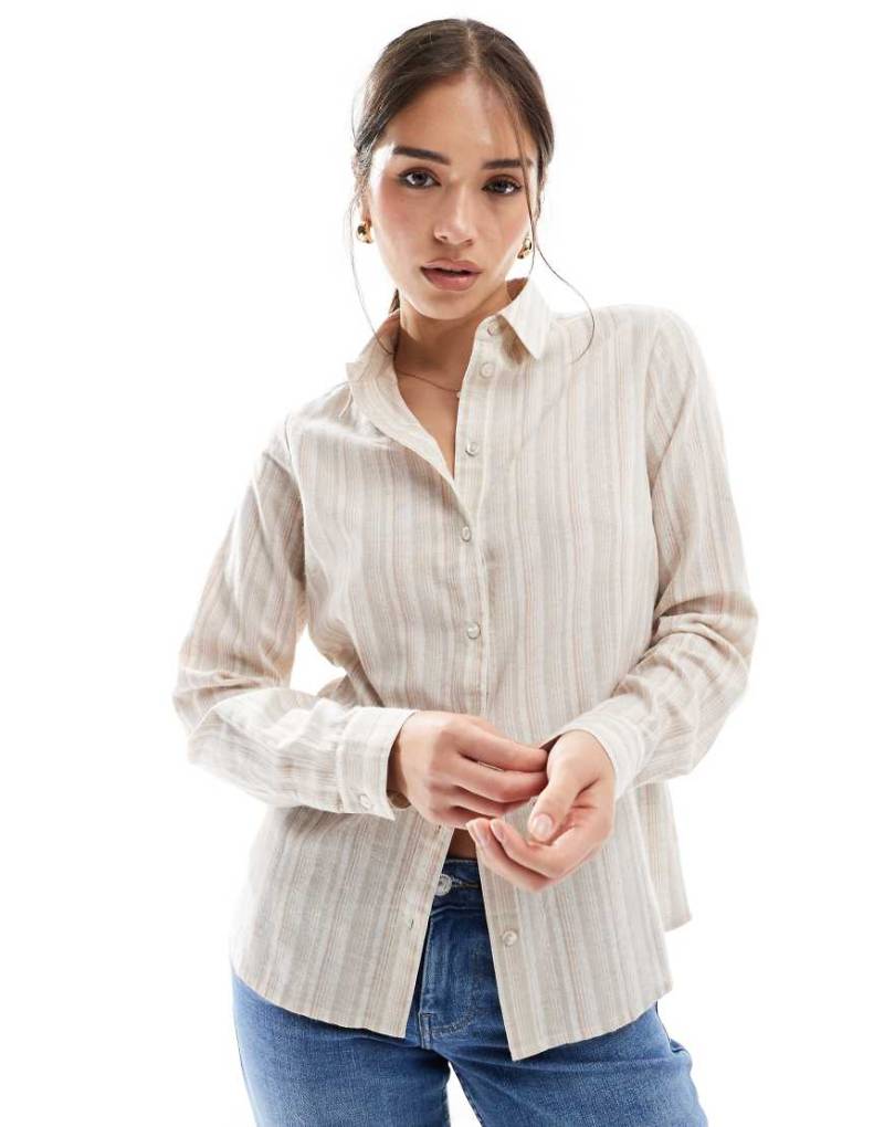 Wednesday's Girl - Gestreiftes Oversize-Leinenhemd in Beige-Neutral von Wednesday's Girl