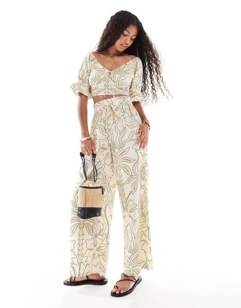 Wednesday's Girl - Hose mit großem Blumenmuster und weitem Bein-Gelb von Wednesday's Girl