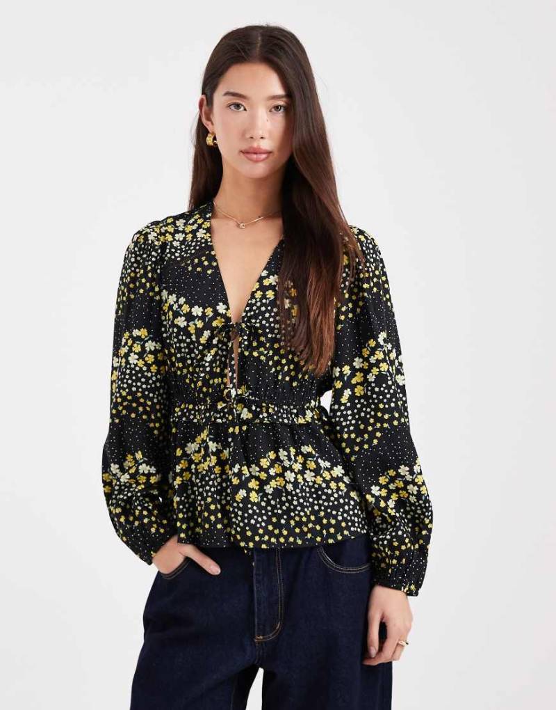 Wednesday's Girl - Langärmlige Bluse aus fließendem Material in gelb geblümt-Bunt von Wednesday's Girl