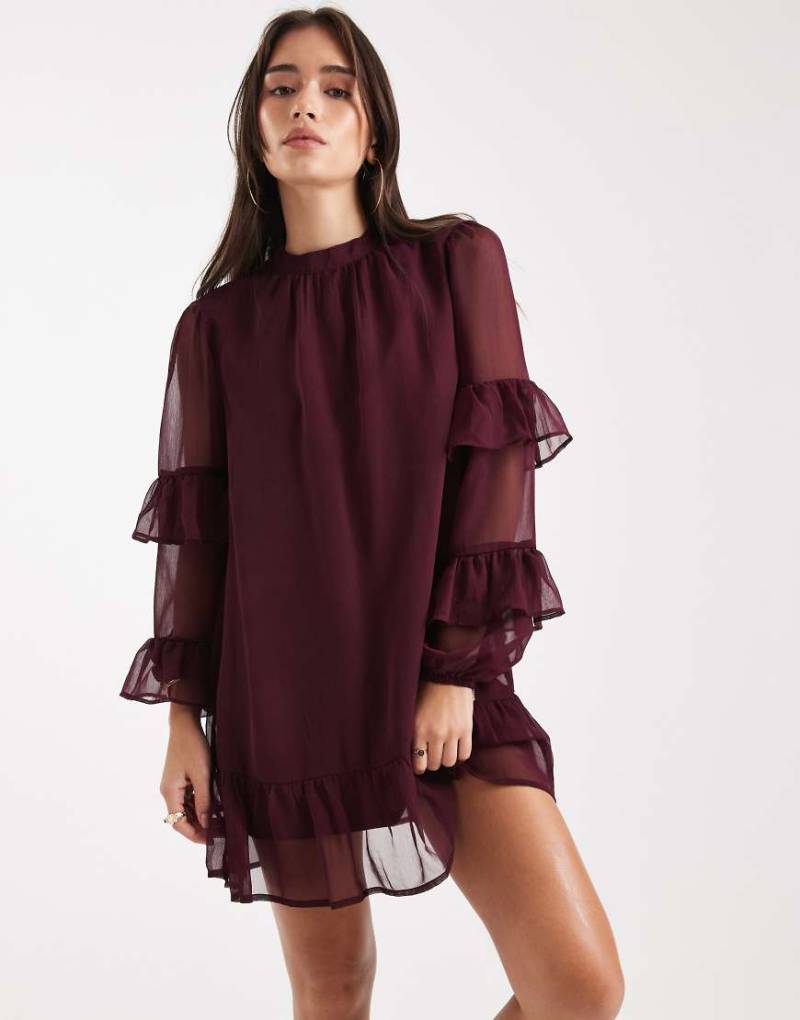 Wednesday's Girl - Langärmliges, hochgeschlossenes Minikleid in Burgunderrot mit Raffung-Weiß von Wednesday's Girl