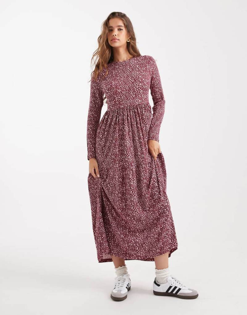 Wednesday's Girl - Langärmliges Midaxikleid in Burgunderrot mit verwischtem rosa Punktemuster von Wednesday's Girl