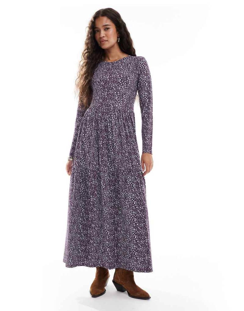 Wednesday's Girl - Langärmliges Midaxikleid in Pflaumenlila mit verwischtem Punktemuster von Wednesday's Girl