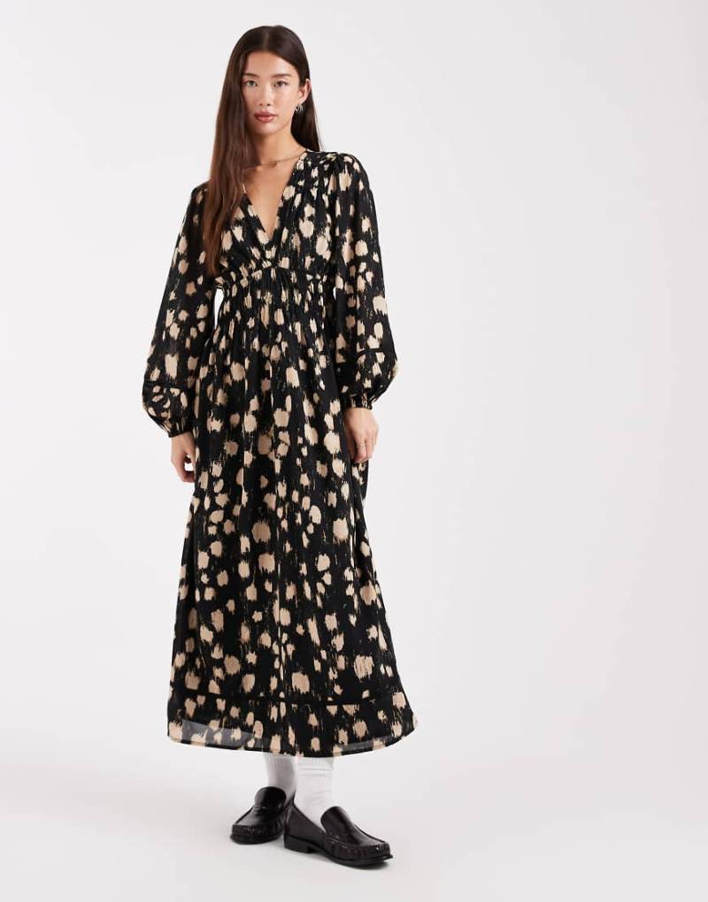 Wednesday's Girl - Langärmliges Midaxikleid in Schwarz mit verschwommenem Punktemuster-Bunt von Wednesday's Girl