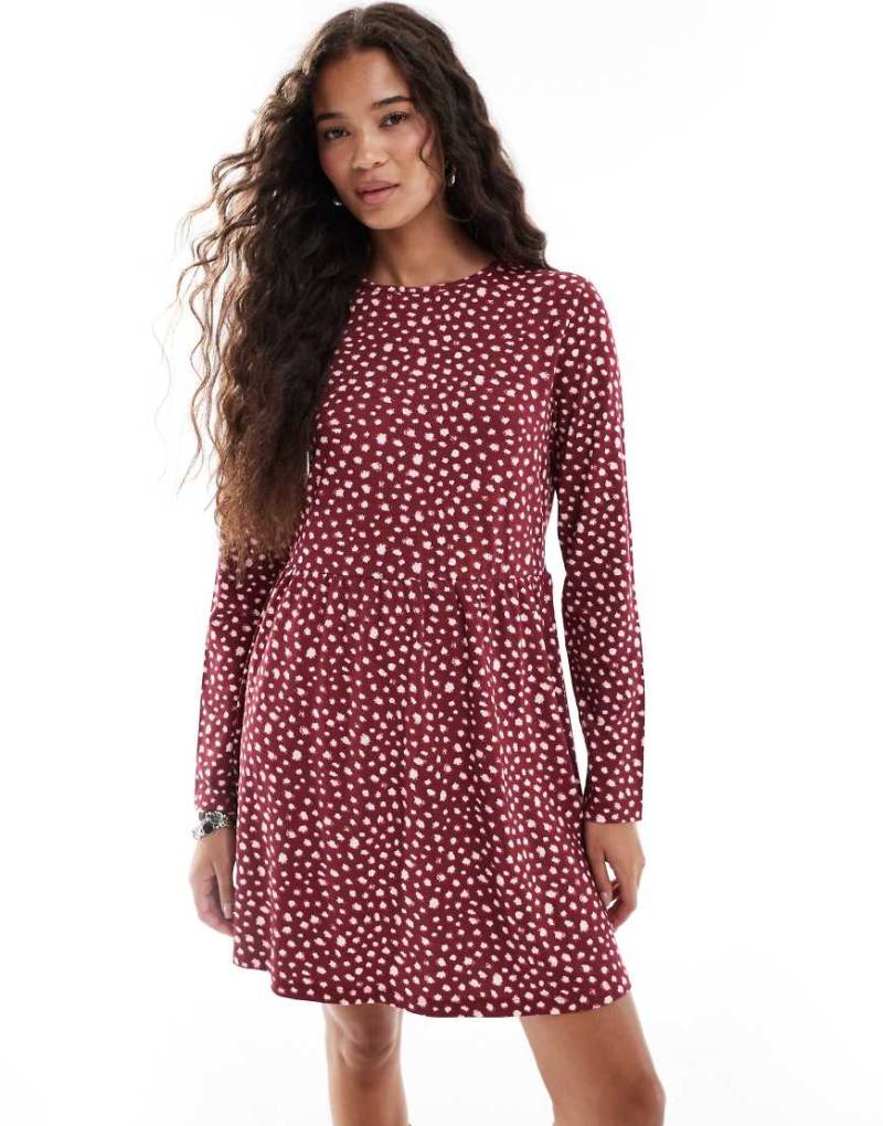 Wednesday's Girl - Langärmliges Minikleid in Burgunderrot mit verwischtem rosa Punktemuster von Wednesday's Girl