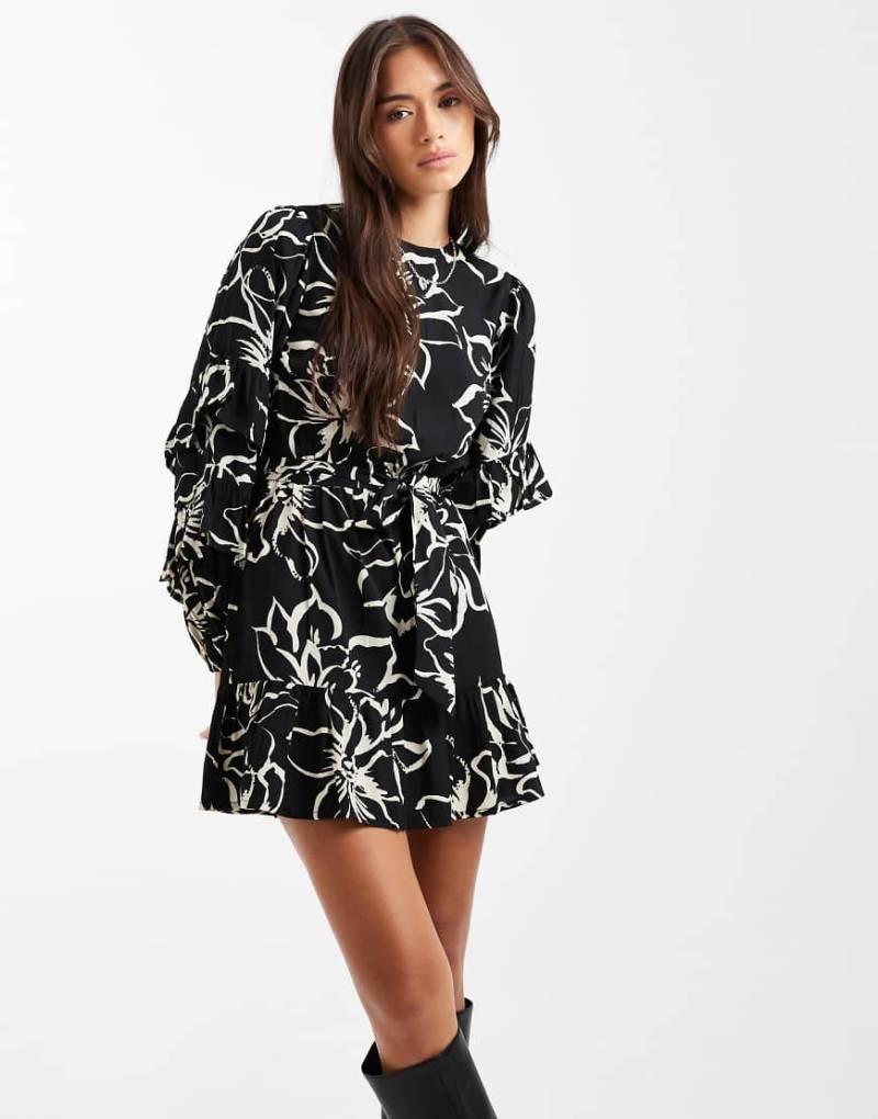 Wednesday's Girl - Langärmliges Minikleid mit Bindegürtel und abstraktem Blumenmuster-Bunt von Wednesday's Girl