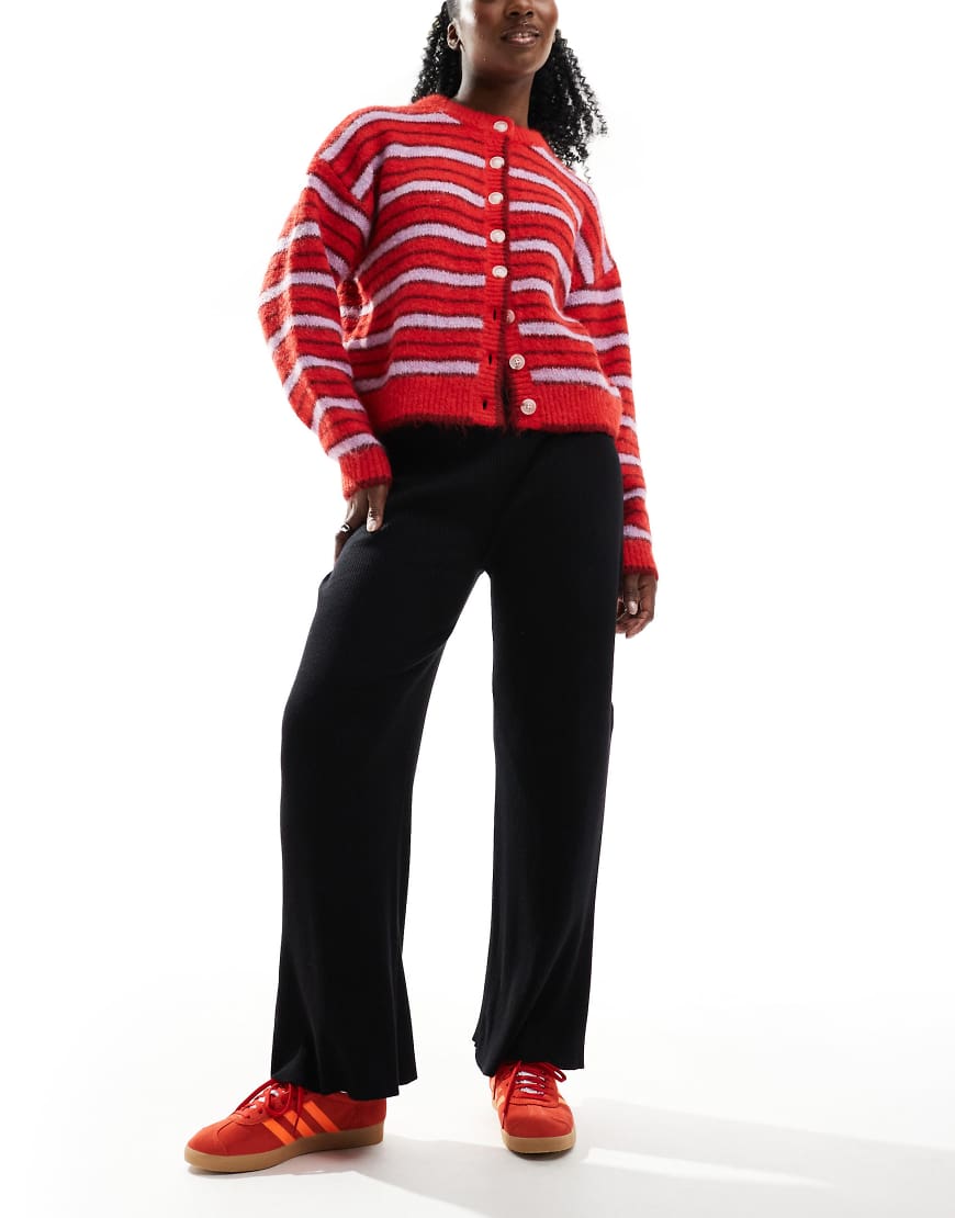 Wednesday's Girl - Lockere Strickhose in Schwarz mit weitem Bein von Wednesday's Girl