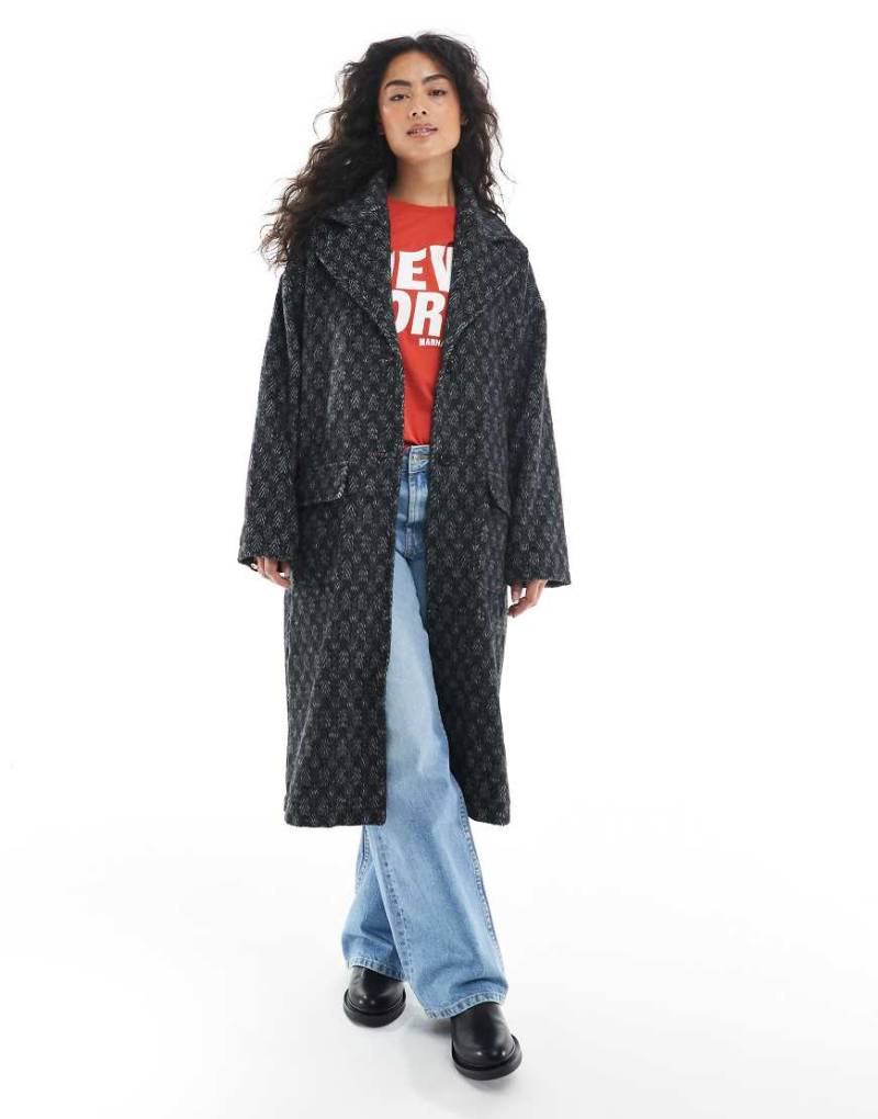 Wednesday's Girl - Longline-Mantel in Grau mit Fischgrätmuster von Wednesday's Girl