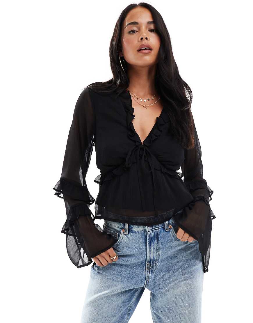 Wednesday's Girl - Luftige Bluse in Schwarz mit gebundener Vorderseite von Wednesday's Girl