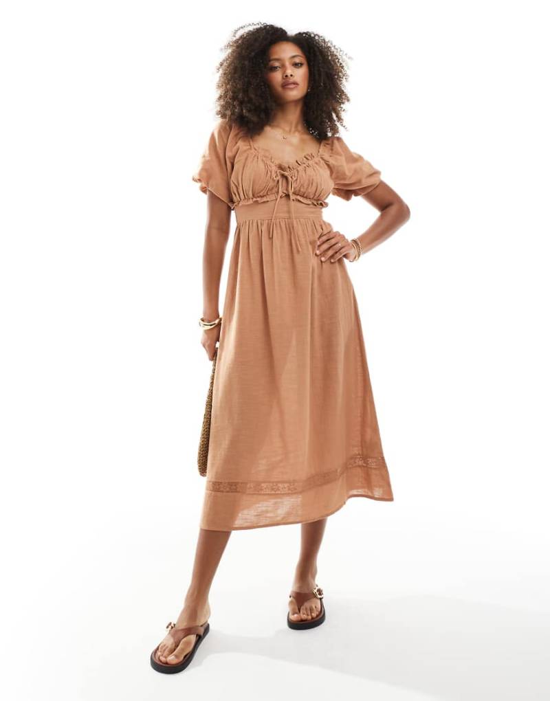 Wednesday's Girl - Midaxi-Kleid in Sand mit gerafftem Dekolleté-Neutral von Wednesday's Girl
