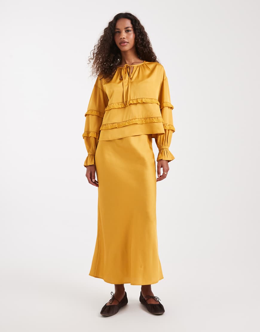 Wednesday's Girl - Midaxi-Rock aus Satin in Goldbronze-Goldfarben von Wednesday's Girl