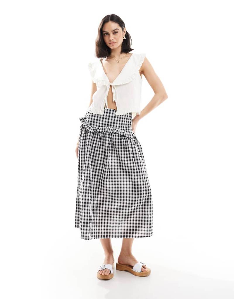 Wednesday's Girl - Midirock in Schwarz mit Rüschen und Vichy-Karo von Wednesday's Girl