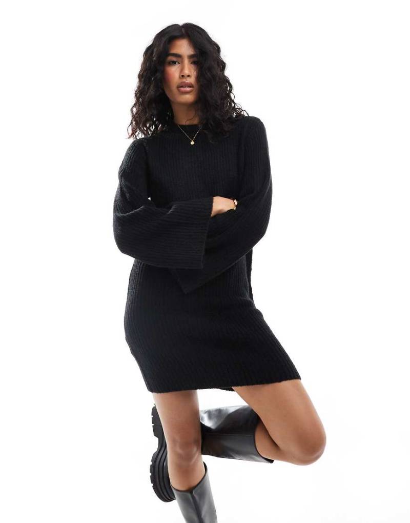 Wednesday's Girl - Mini-Pulloverkleid aus Strick in Schwarz mit Schleifendetail am Rücken in Marineblau von Wednesday's Girl