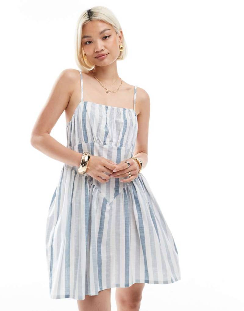 Wednesday's Girl - Minikleid in Blau mit auffälligen Streifen von Wednesday's Girl