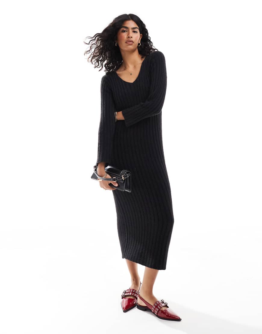 Wednesday's Girl - Oversize-Maxikleid aus flauschigem Garn in Schwarz von Wednesday's Girl